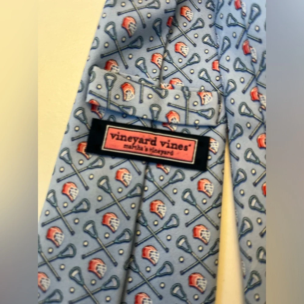Vineyard Vines Light Blue Tie with Red & Navy Anchor Pattern